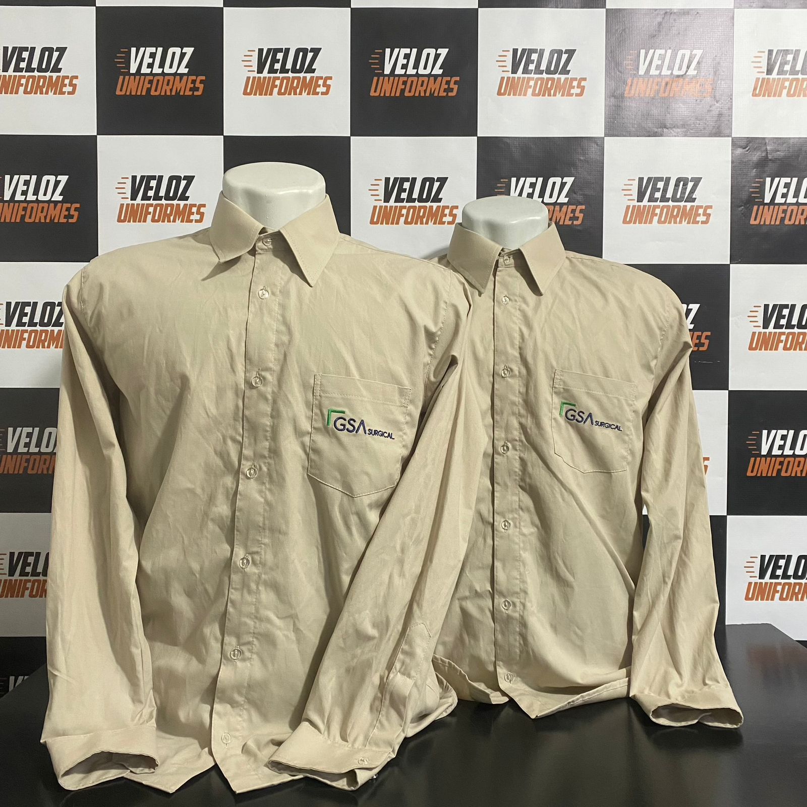 Camisa social com bordado personalizado