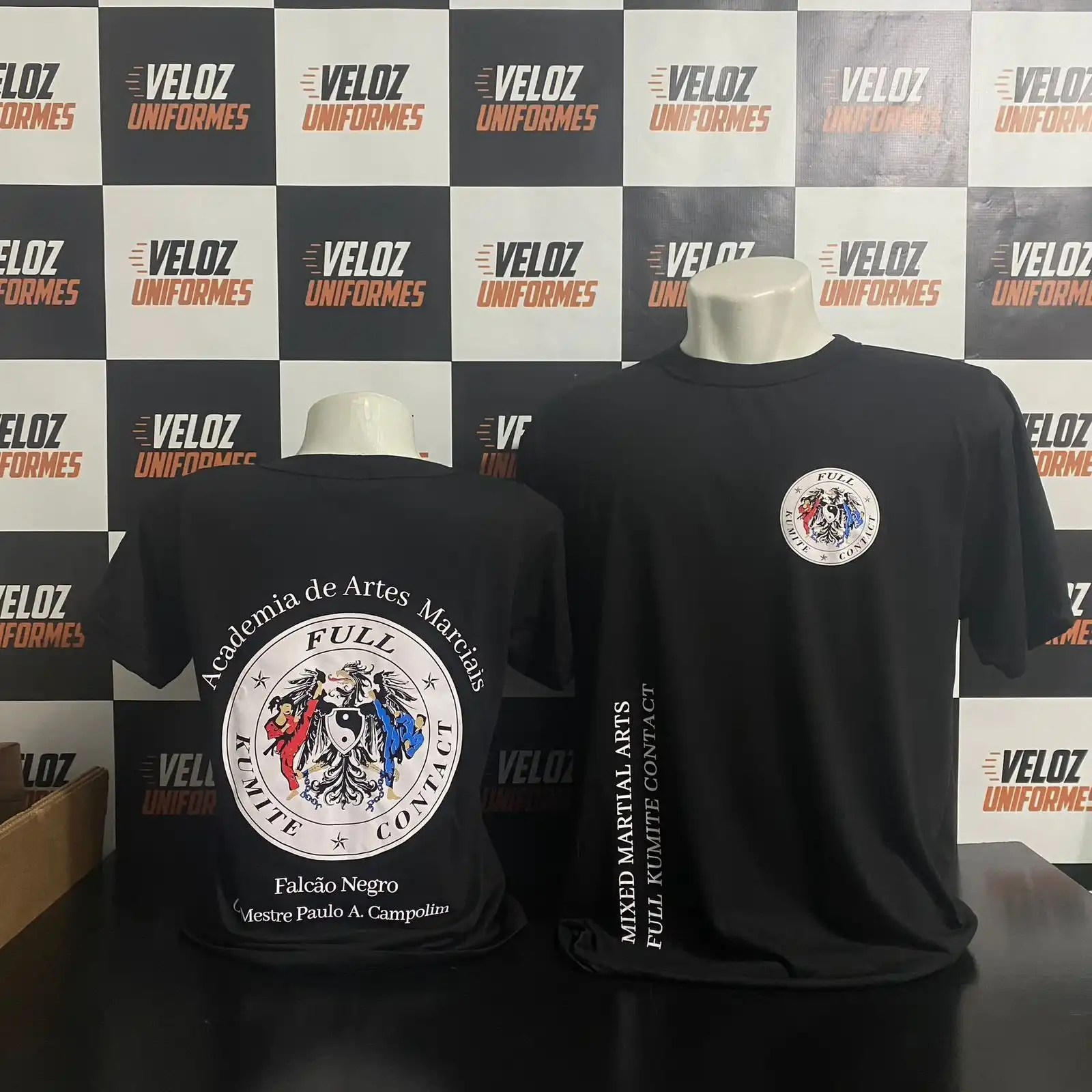 Camiseta preta Kumite Contact personalizada