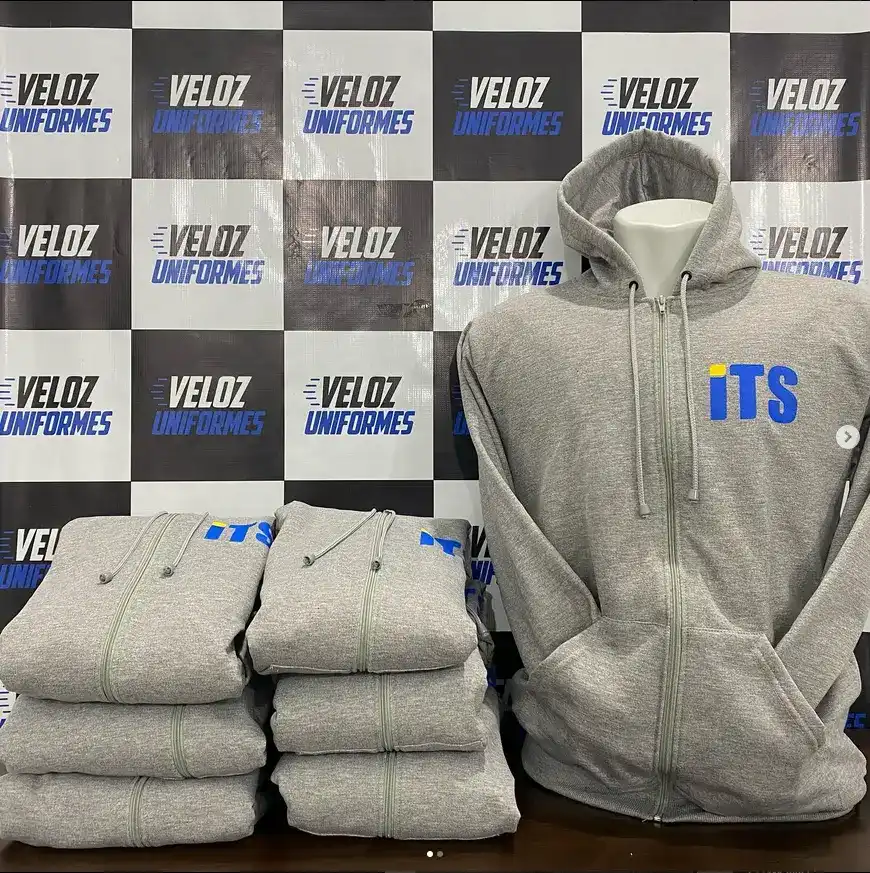 Lote de moletons cinza com zíper personalizados para a ITS — produção Veloz Uniformes