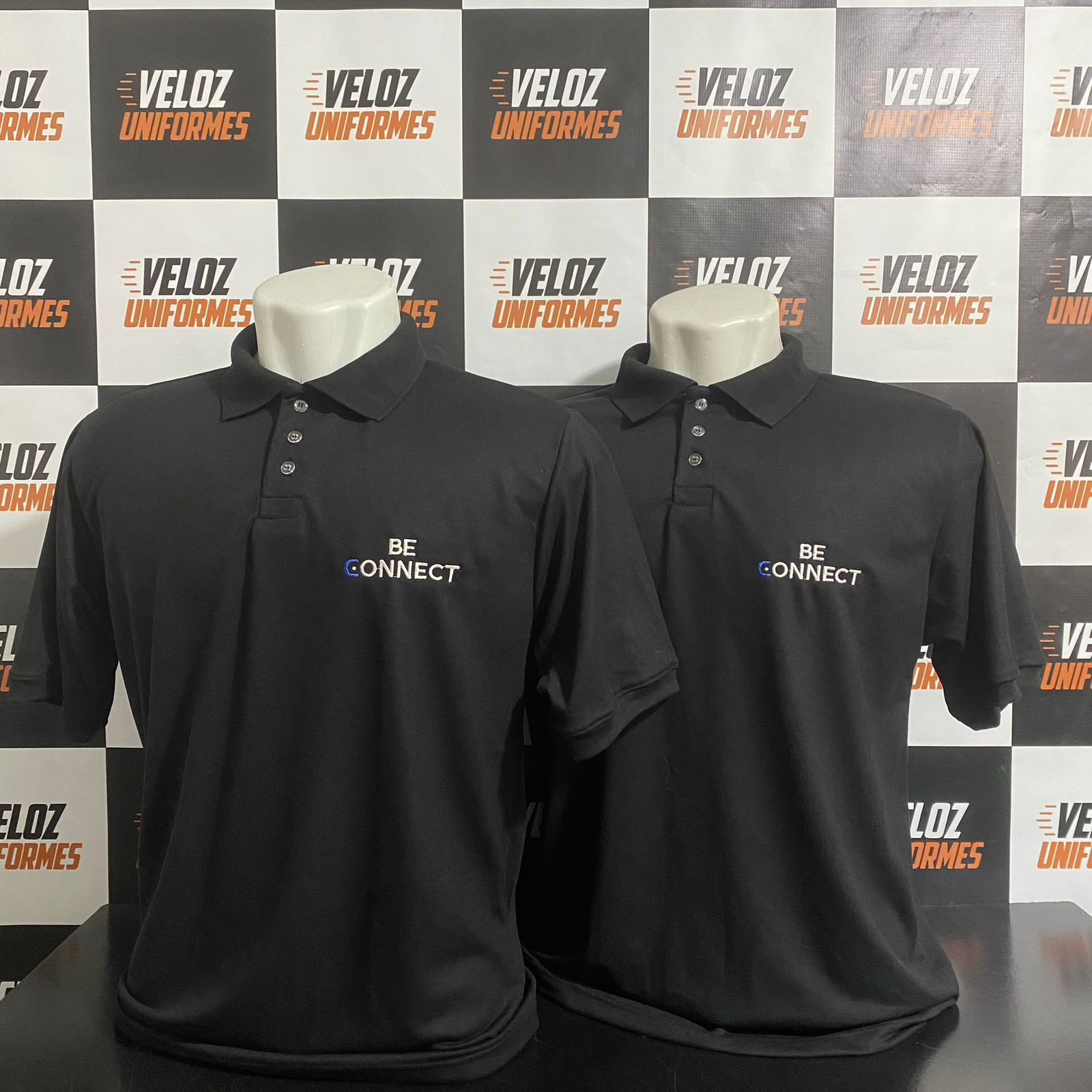 Polo preta Be Connect uniforme corporativo