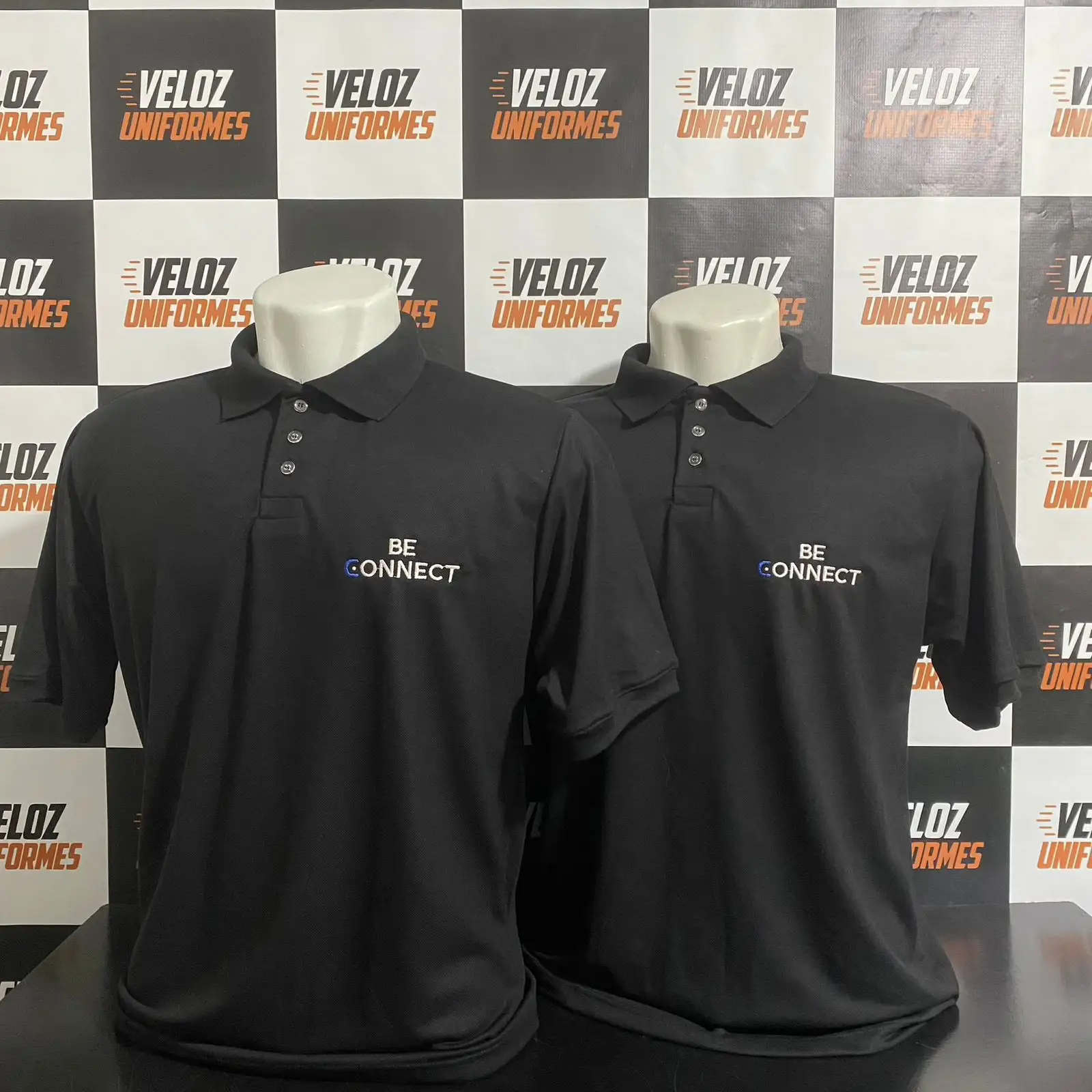 Polo preta Be Connect uniforme corporativo