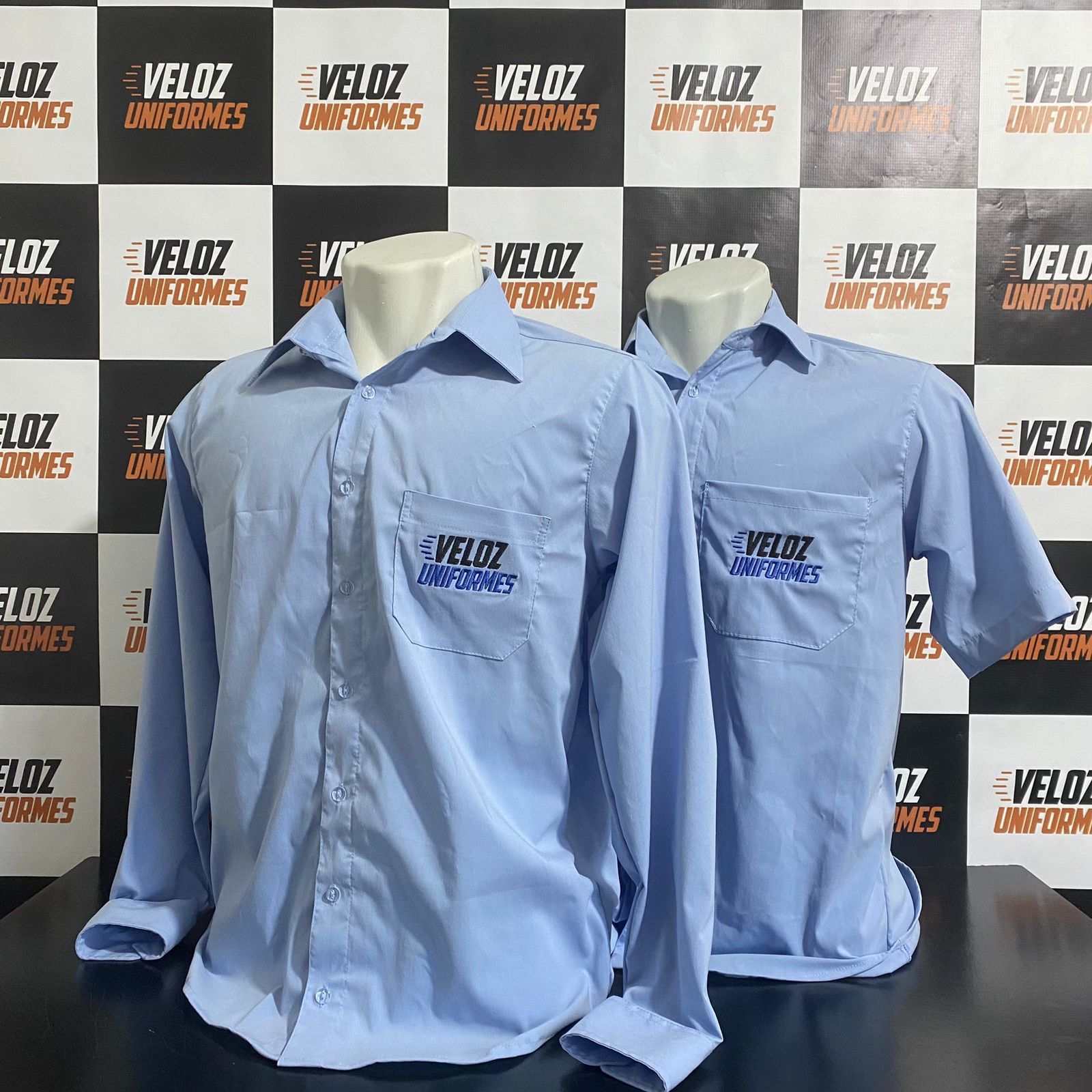 Camisa social com bordado personalizado pela Veloz Uniformes