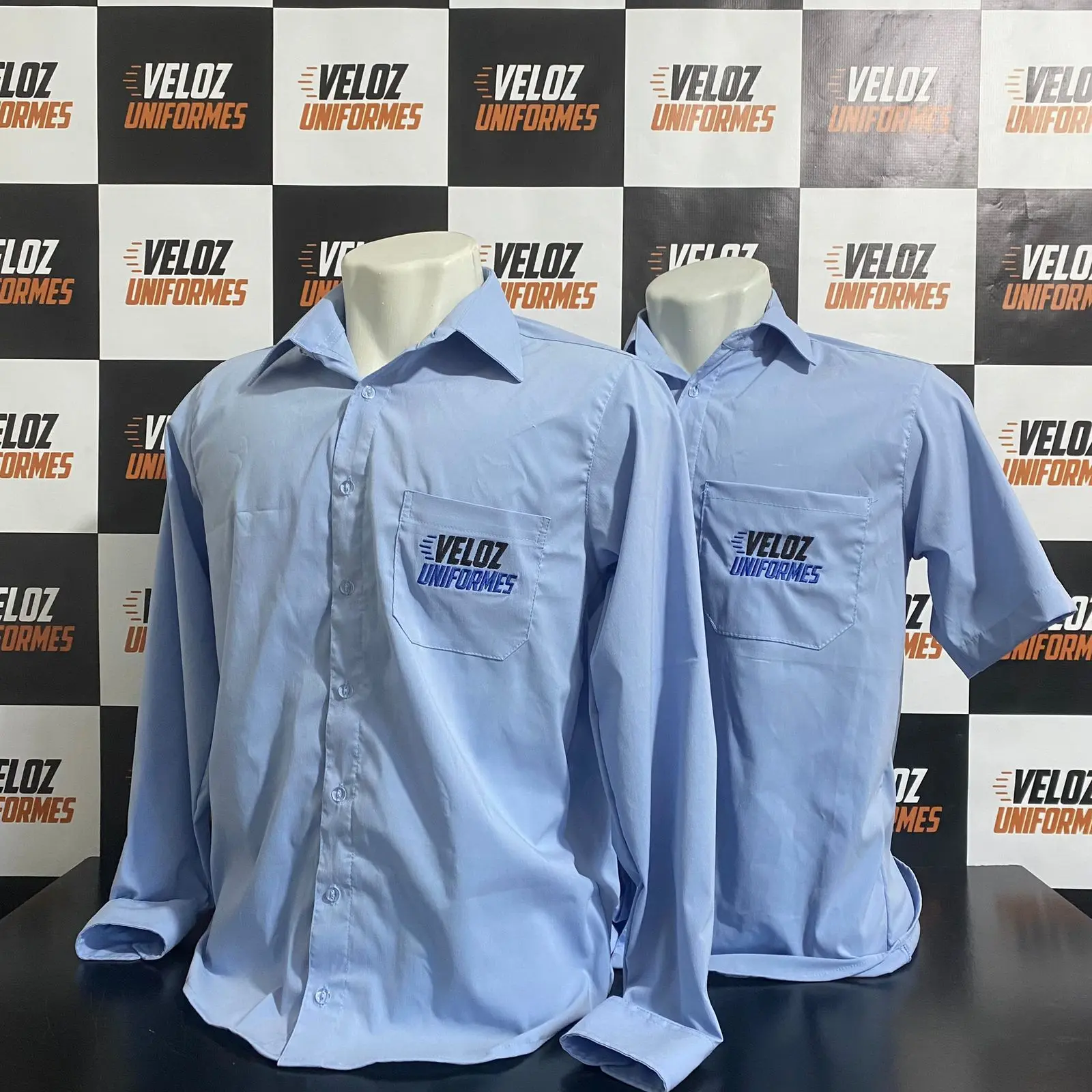 Camisa social com bordado personalizado pela Veloz Uniformes