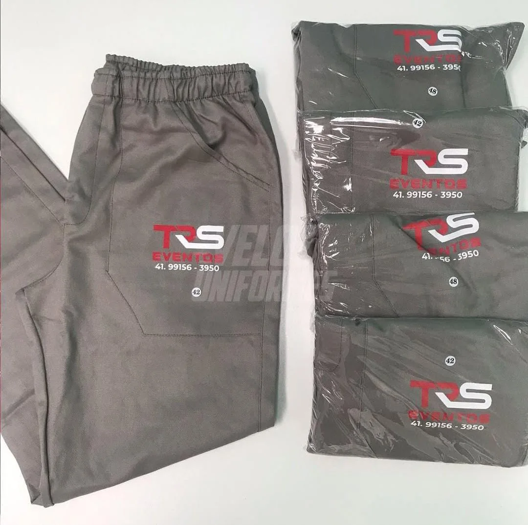 Calça brim personalizada produzida pela Veloz Uniformes