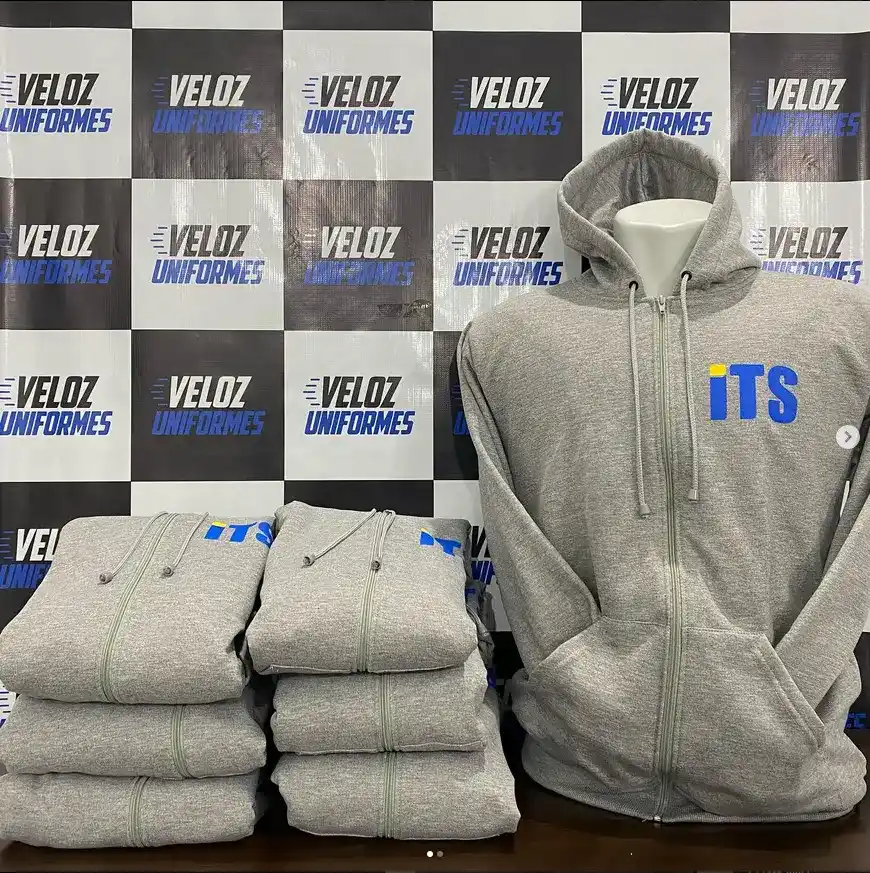 Moletom com zíper personalizado produzida pela Veloz Uniformes