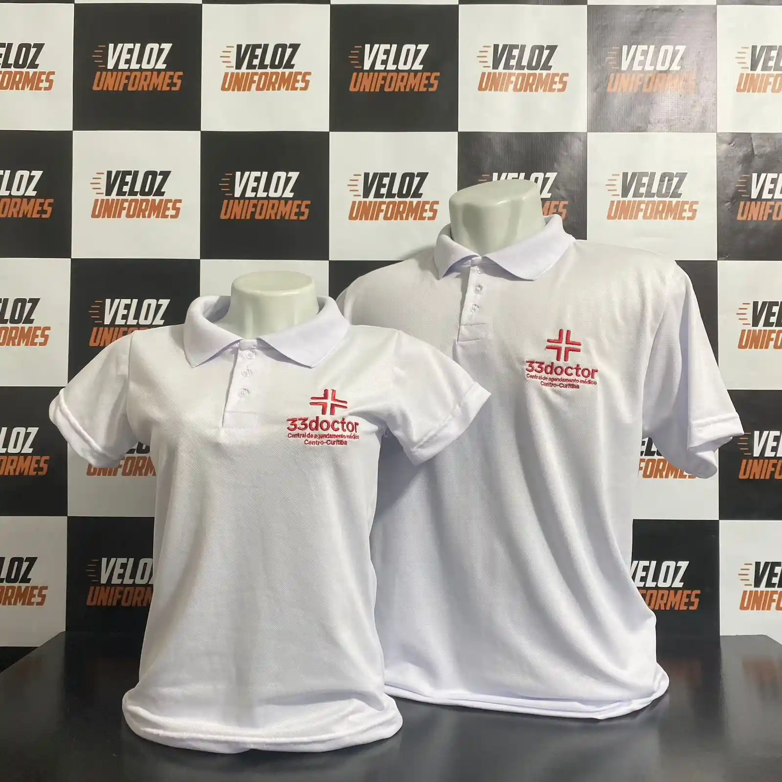 Polo branca personalizada para equipe de saúde