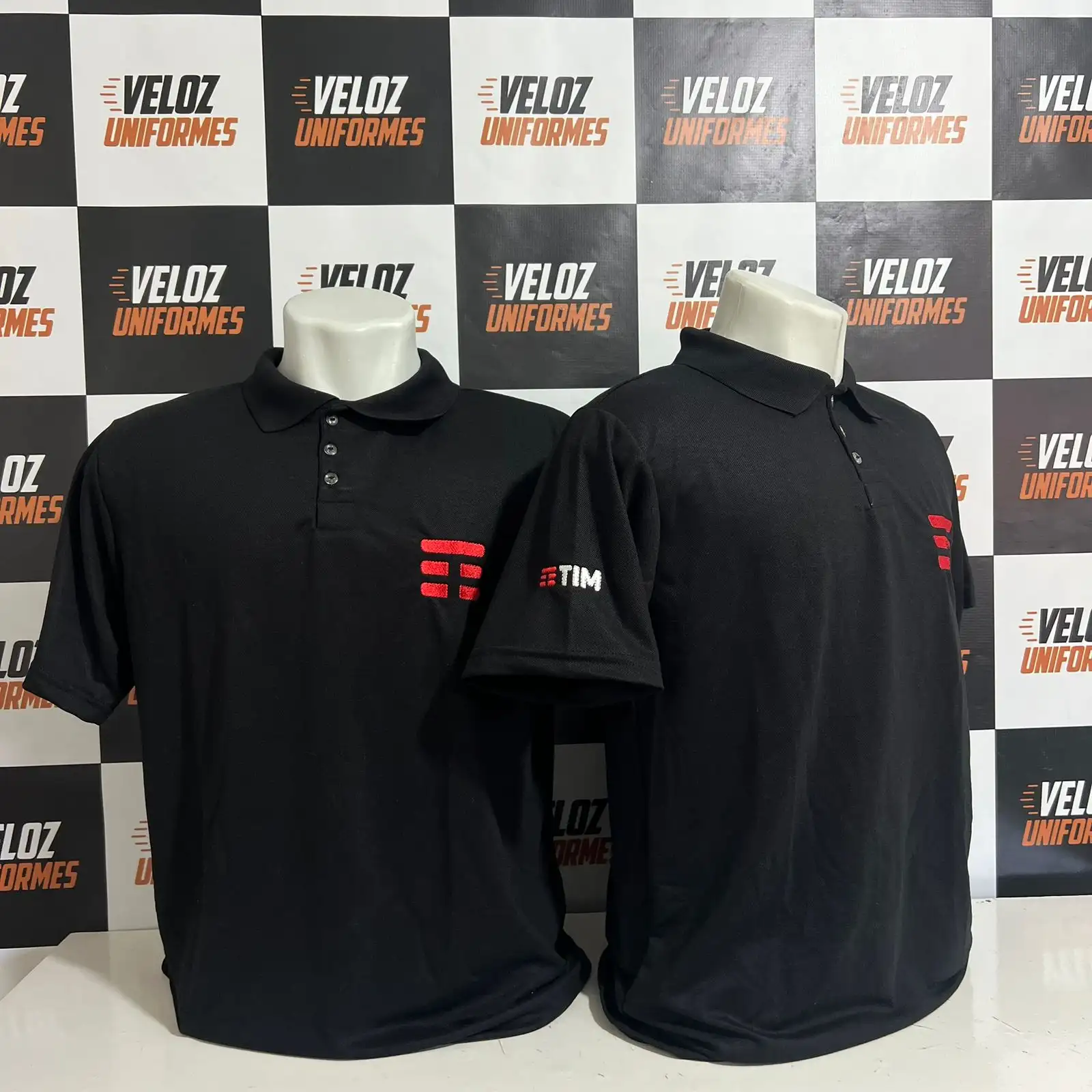 Uniforme personalizado entregue pela Veloz Uniformes